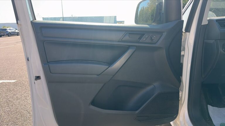 Volkswagen Caddy 2.0 TDI 122 4Motion Business - Image 07 (August 9, 2026)
