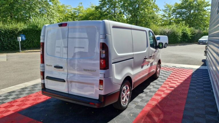 Renault Trafic E-TECH ELECTRIQUE FOURGON 3t ac22 advance - Image 04 (August 11, 2026)