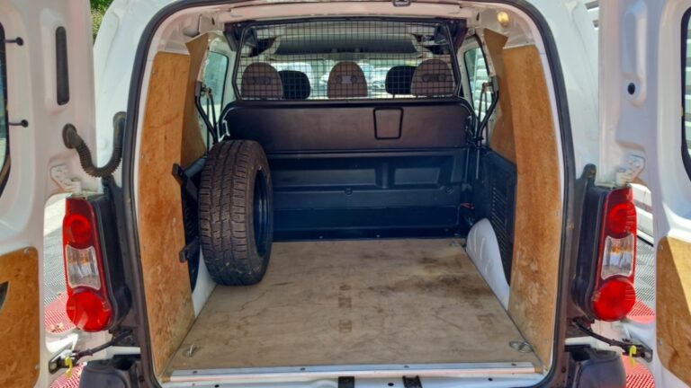Peugeot Partner CABINE APPROFONDIE 1.6 BLUEHDI 100 4X4 DANGEL - Image 10 (August 11, 2026)