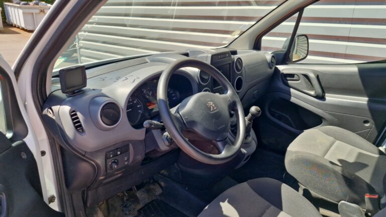 Peugeot Partner CABINE APPROFONDIE 1.6 BLUEHDI 100 4X4 DANGEL - Image 13 (August 11, 2026)