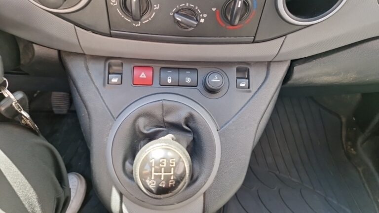 Peugeot Partner CABINE APPROFONDIE 1.6 BLUEHDI 100 4X4 DANGEL - Image 16 (August 11, 2026)