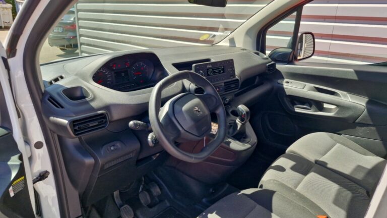 Peugeot Partner FOURGON STANDARD 650 KG BLUEHDI 75 BVM5 PREMIUM - Image 12 (August 11, 2026)
