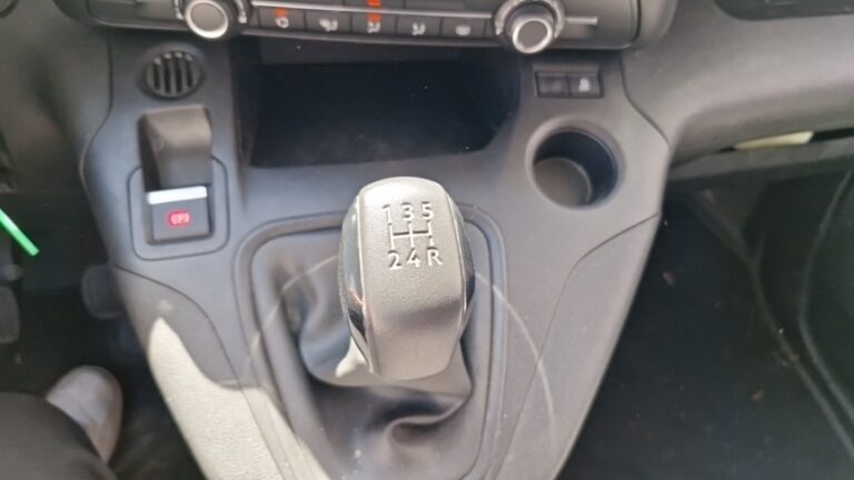 Peugeot Partner FOURGON STANDARD 650 KG BLUEHDI 75 BVM5 PREMIUM - Image 16 (August 11, 2026)