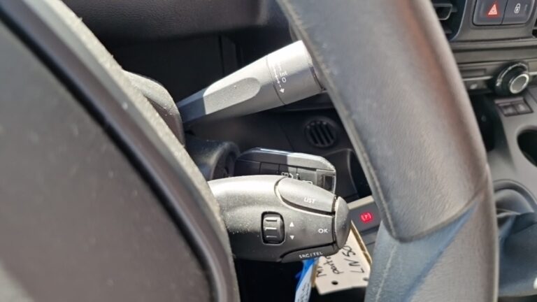 Peugeot Partner FOURGON STANDARD 650 KG BLUEHDI 75 BVM5 PREMIUM - Image 17 (August 11, 2026)