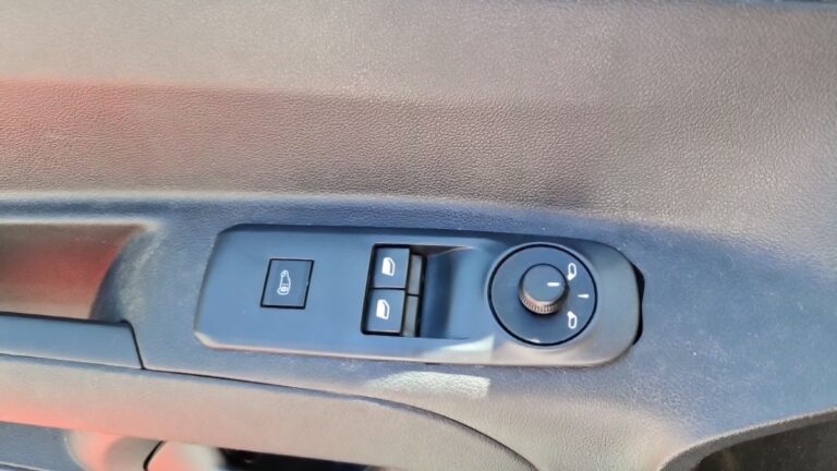Peugeot Partner FOURGON STANDARD 650 KG BLUEHDI 75 BVM5 PREMIUM - Image 19 (August 11, 2026)
