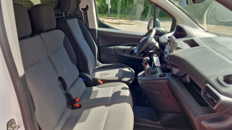 Peugeot Partner FOURGON STANDARD 650 KG BLUEHDI 75 BVM5 PREMIUM - Image 07 (August 11, 2026)