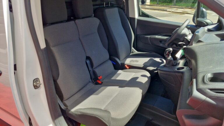 Peugeot Partner FOURGON STANDARD 650 KG BLUEHDI 75 BVM5 PREMIUM - Image 08 (August 11, 2026)