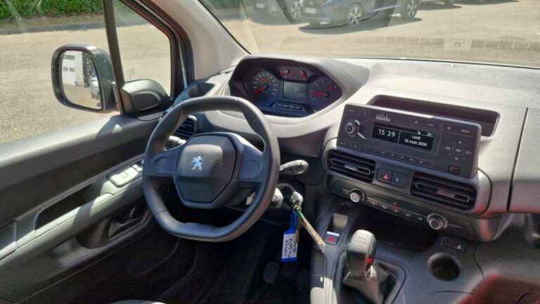 Peugeot Partner FOURGON STANDARD 650 KG BLUEHDI 75 BVM5 PREMIUM - Image 09 (August 11, 2026)