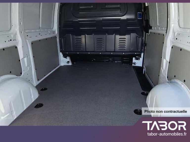 Mercedes Vito eVito 112 Van L2 60kWh Clim 3pl - Image 04 (August 11, 2026)