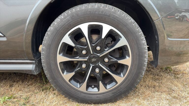 Ford Transit Custom Fourgon VU 2.0 TDCi EcoBlue 185 Sport - Image 17 (August 11, 2026)