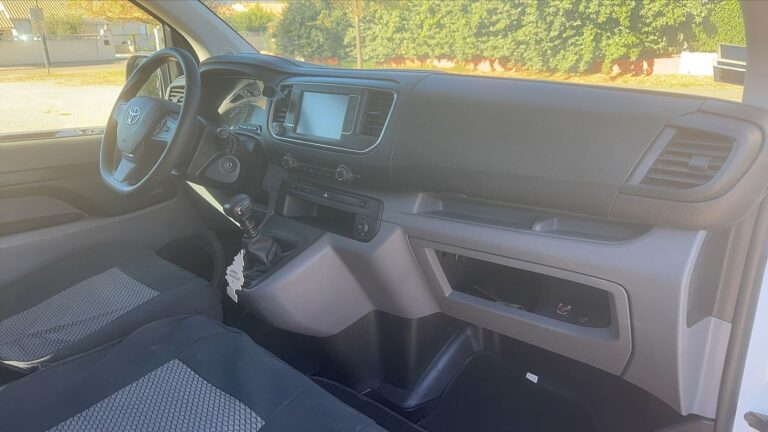 Toyota PROACE 1.5 D-4D 120 Dynamic – 3 places - Image 10 (August 11, 2026)