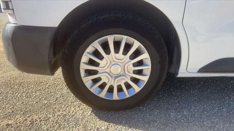 Toyota PROACE 1.5 D-4D 120 Dynamic – 3 places - Image 16 (August 11, 2026)