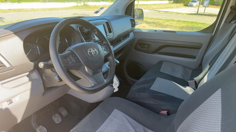 Toyota PROACE 1.5 D-4D 120 Dynamic – 3 places - Image 08 (August 11, 2026)