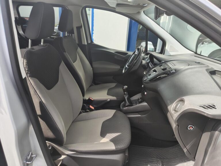 Ford transit courier 1.5 TDCI 95ch 5 PLACES - Image 07 (August 28, 2026)