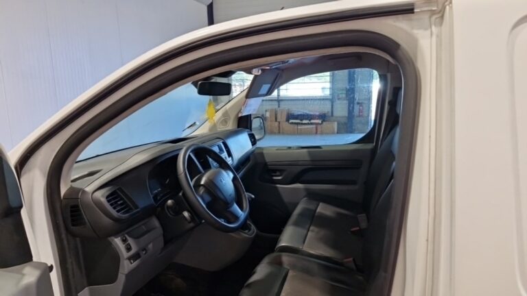Peugeot Expert tole standard bluehdi 100 ss bvm6 premium - Image 12 (August 28, 2026)