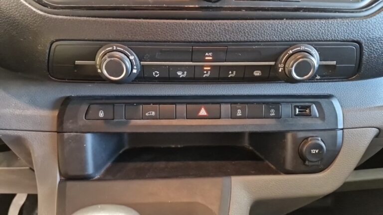 Peugeot Expert tole standard bluehdi 100 ss bvm6 premium - Image 13 (August 28, 2026)
