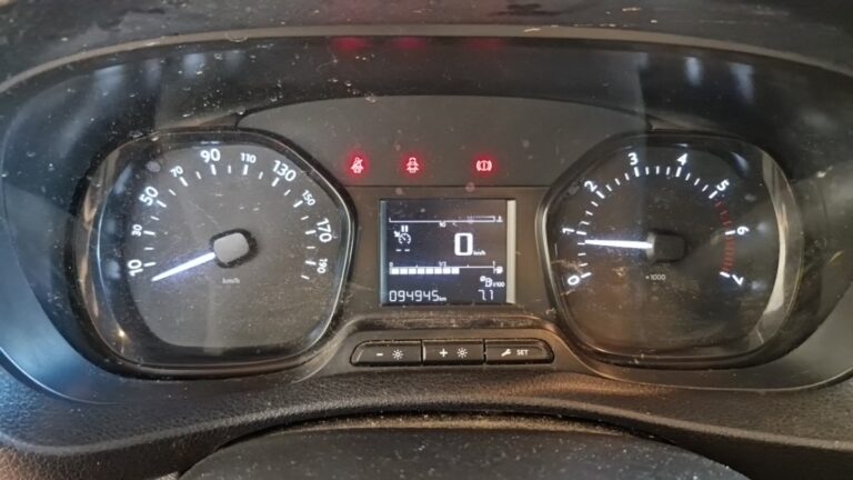 Peugeot Expert tole standard bluehdi 100 ss bvm6 premium - Image 18 (August 28, 2026)