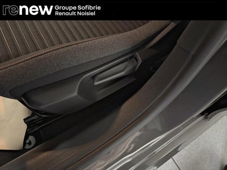 Peugeot 208 BUSINESS R PURETECH 100 S&S BVM6 Active Business - Image 13 (August 28, 2026)