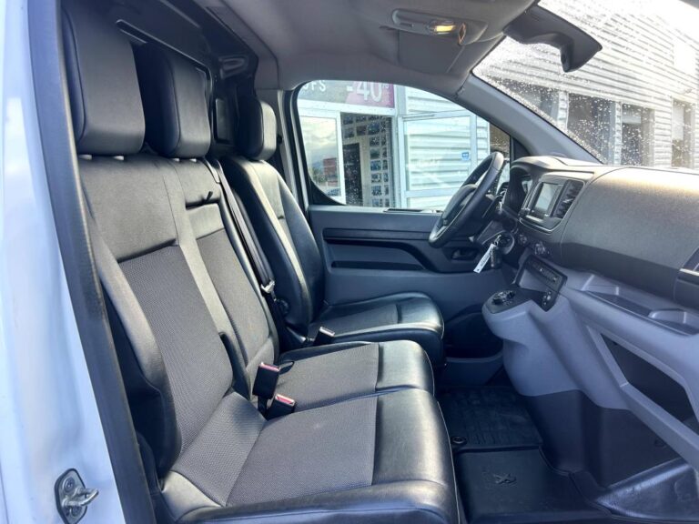 Peugeot Expert 2.0L BlueHDi 180cv Asphalt EAT8 - Image 09 (September 1, 2026)